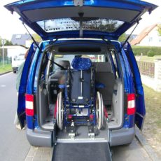 Mietwagen barrierefrei Paravan VW Caddy Innenraum